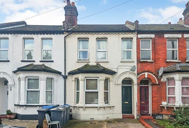 Dean Road, Waddon, CR0 1HX