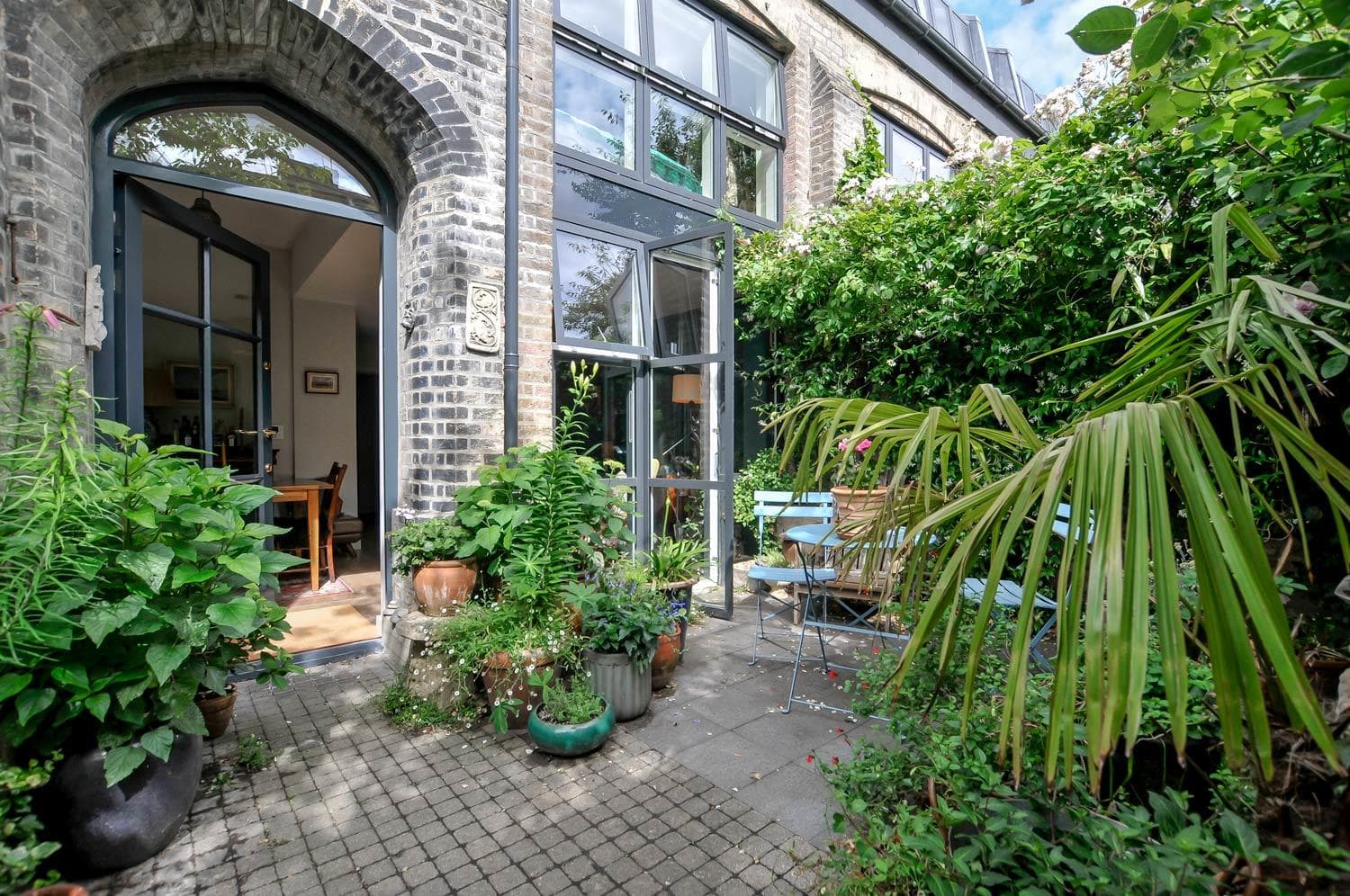 Leswin Road, Stoke Newington, London, N16 7NL